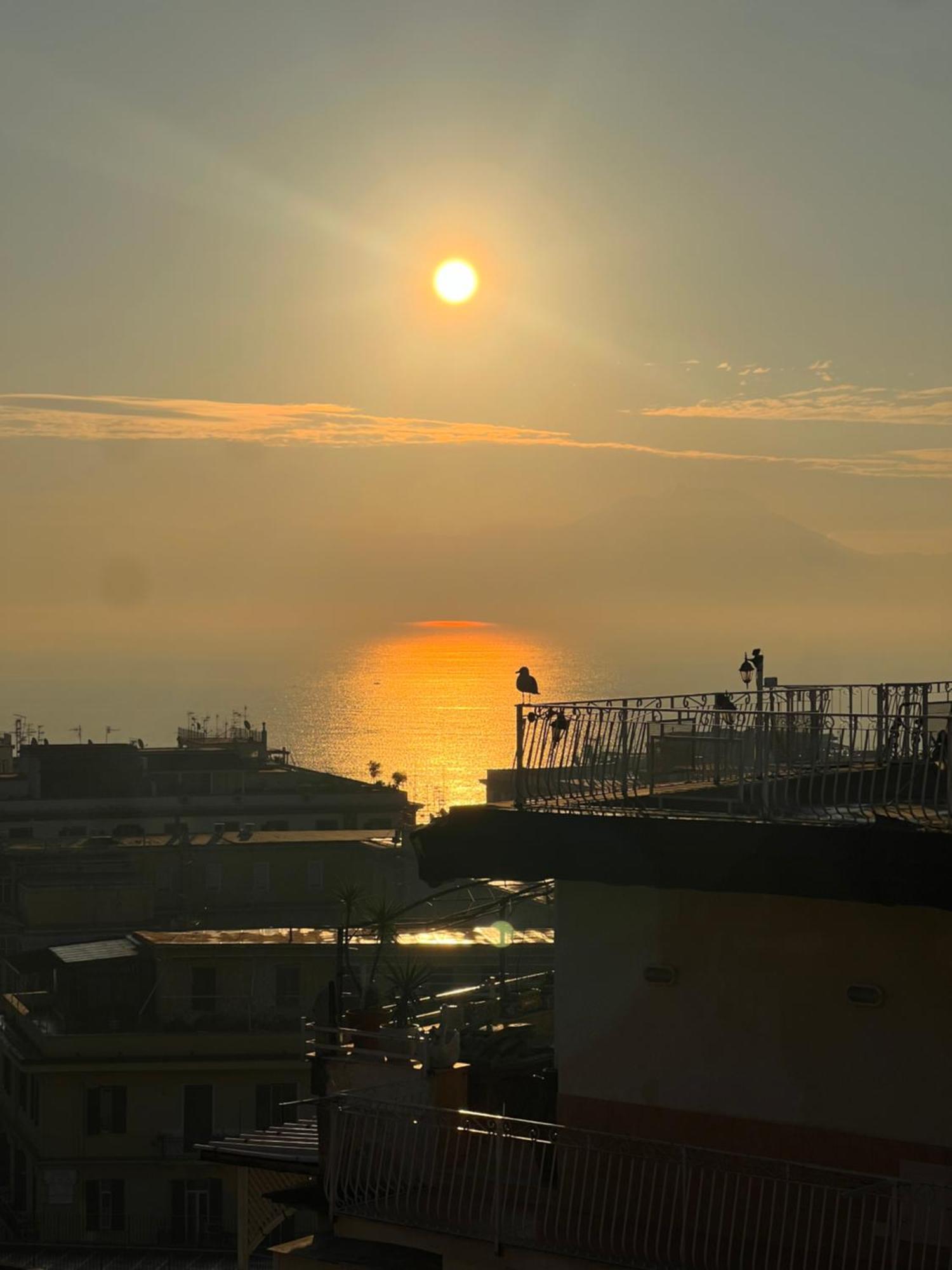 Gennarino Apartments - Panorama Suite With Balcony And Urban Loft Napels Buitenkant foto