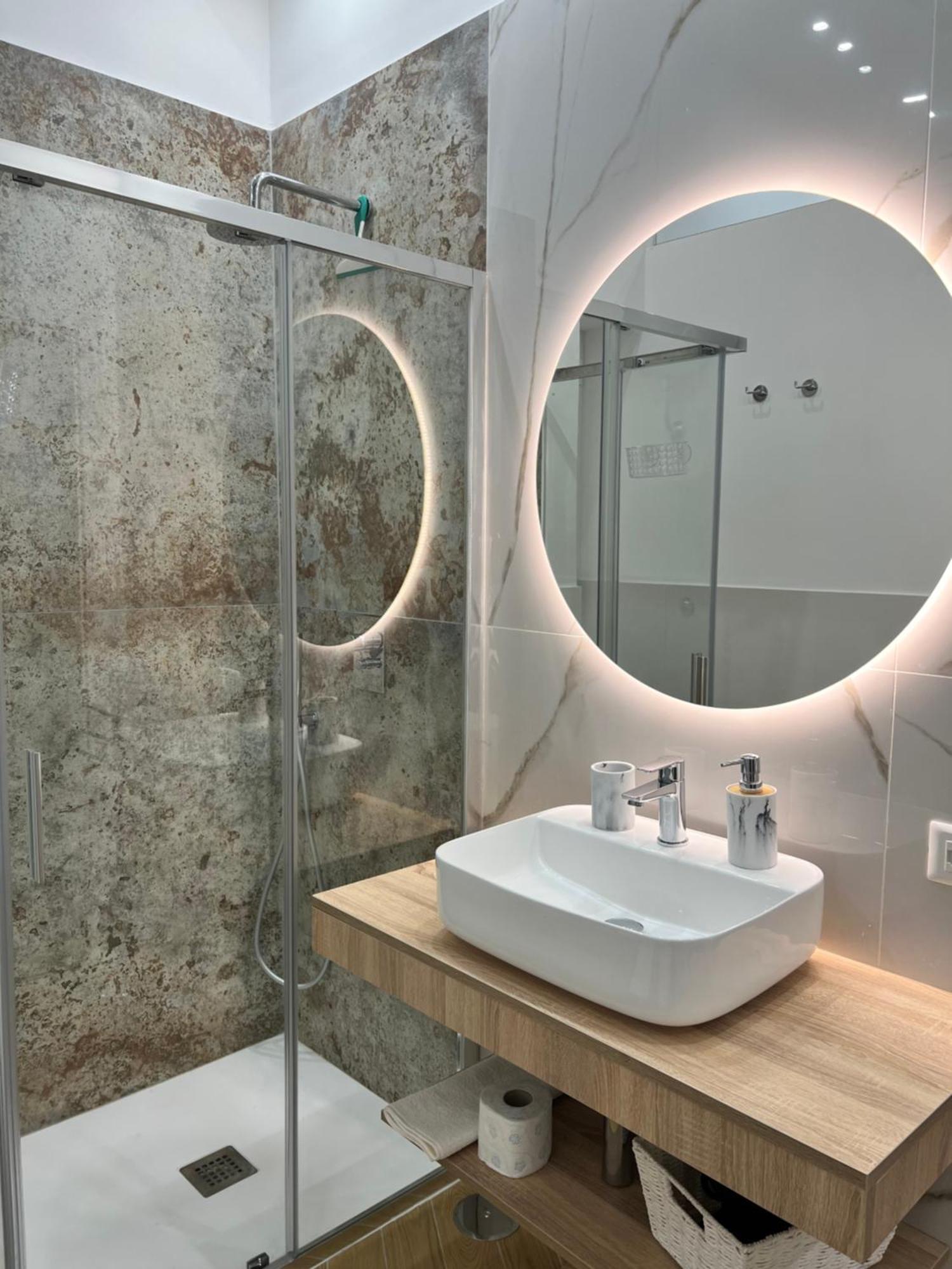 Gennarino Apartments - Panorama Suite With Balcony And Urban Loft Napels Buitenkant foto