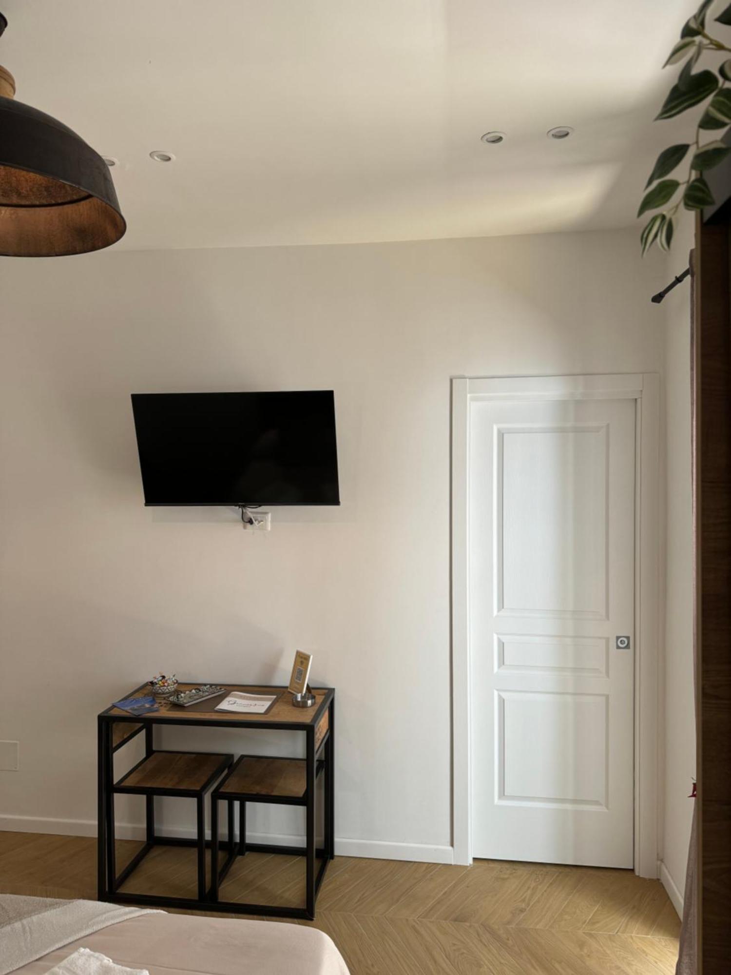 Gennarino Apartments - Panorama Suite With Balcony And Urban Loft Napels Buitenkant foto