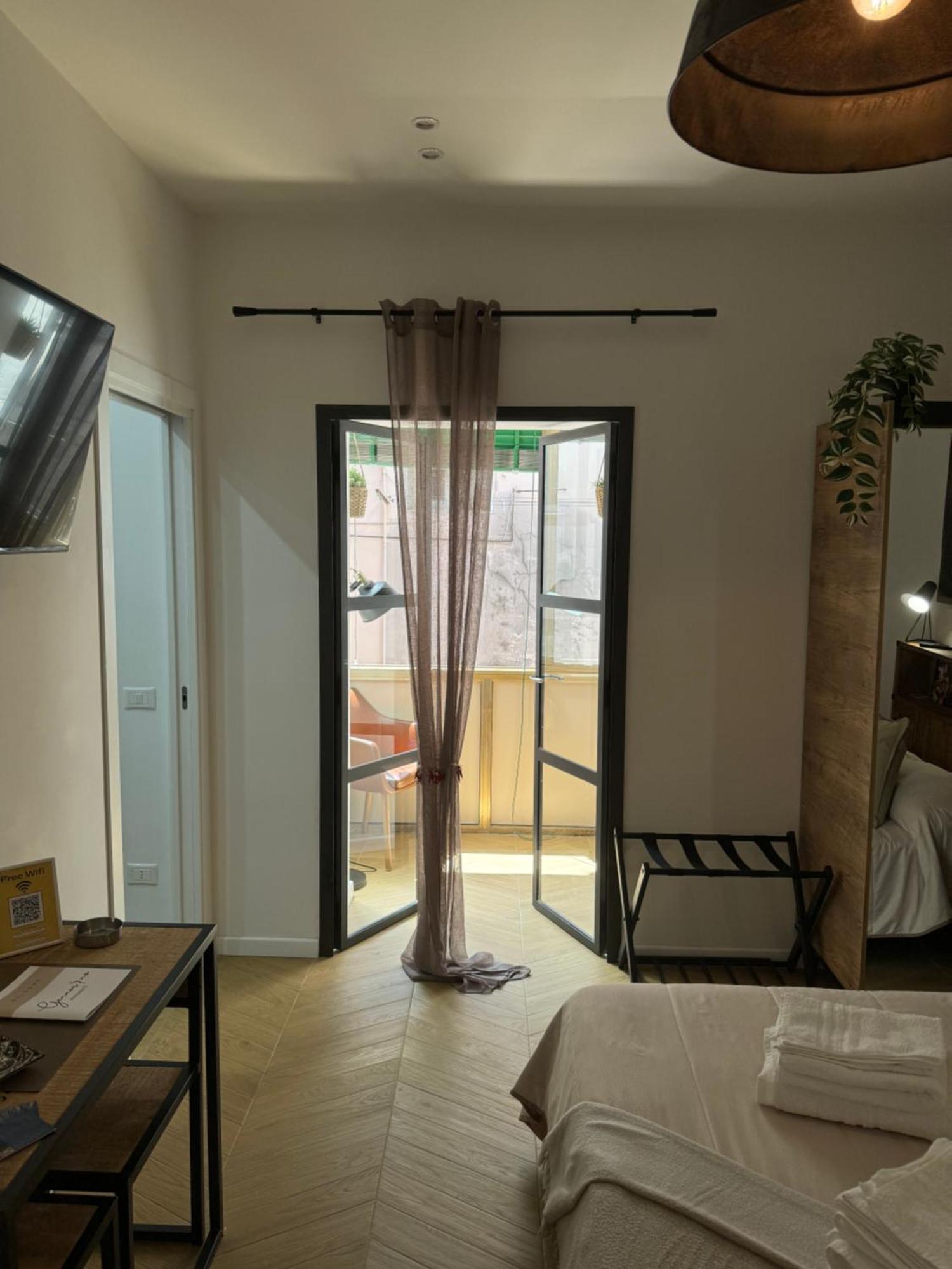Gennarino Apartments - Panorama Suite With Balcony And Urban Loft Napels Buitenkant foto