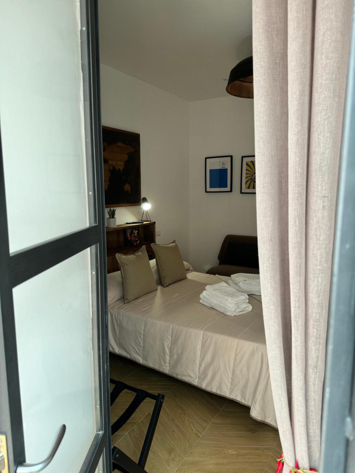 Gennarino Apartments - Panorama Suite With Balcony And Urban Loft Napels Buitenkant foto